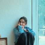 Prajakta Koli Instagram - Oh December, the month of wearing denim jackets in mumbai without drowning in sweat. 🫶🏼