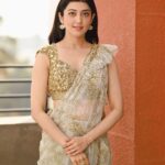 Pranitha Subhash Instagram - Posting my looks from Dhee show ! What’s your favourite part of the show ? Lmk in the comments !! Saree:@expressionistbyjaspreet @outmatch.co.in Jewel: @shayagrams Styled by @malkit_gill2697 Assisted by @sreevardhan_keto pictures by @framesbyvikaskakolu