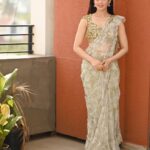 Pranitha Subhash Instagram - Posting my looks from Dhee show ! What’s your favourite part of the show ? Lmk in the comments !! Saree:@expressionistbyjaspreet @outmatch.co.in Jewel: @shayagrams Styled by @malkit_gill2697 Assisted by @sreevardhan_keto pictures by @framesbyvikaskakolu