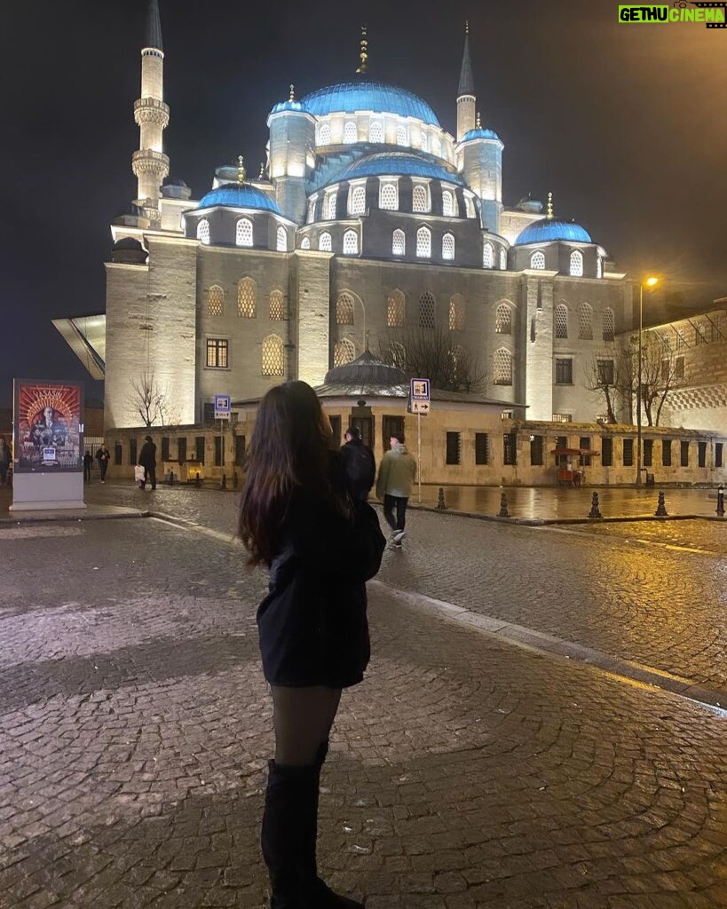Pranitha Subhash Instagram - Sunsets and night walks in Istanbul Istanbul, Türkiye