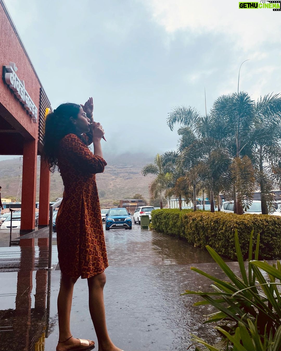 Prathana Nathan Instagram - Little things !🌧 Igatpuri