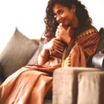 Prathana Nathan Instagram – Saree : @miyaazh 🌺

Miyaazh

Hair: @vyshalisundaram_hairstylist 
Pc: @k.b_aravind 

#miyaazh #karaikudi #kanchicotton #cotton
#saree #sareelove #sarees #sareelovers
#silksaree #cotton #silksarees
#onlineshopping #handloomsarees #fashion
#sareefashion #sareeblouse #handloom
#cottonsarees #karaikudi #chettinadcotton
#sareecollection #sareedraping
#handloomsaree #sareeonline #sareelover
#sareestyle