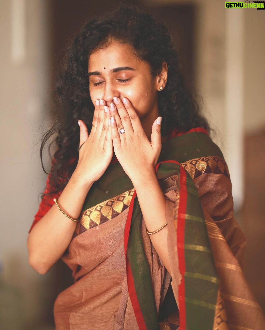 Prathana Nathan Instagram - Saree : @miyaazh 🌺 Miyaazh Hair: @vyshalisundaram_hairstylist Pc: @k.b_aravind #miyaazh #karaikudi #kanchicotton #cotton #saree #sareelove #sarees #sareelovers #silksaree #cotton #silksarees #onlineshopping #handloomsarees #fashion #sareefashion #sareeblouse #handloom #cottonsarees #karaikudi #chettinadcotton #sareecollection #sareedraping #handloomsaree #sareeonline #sareelover #sareestyle