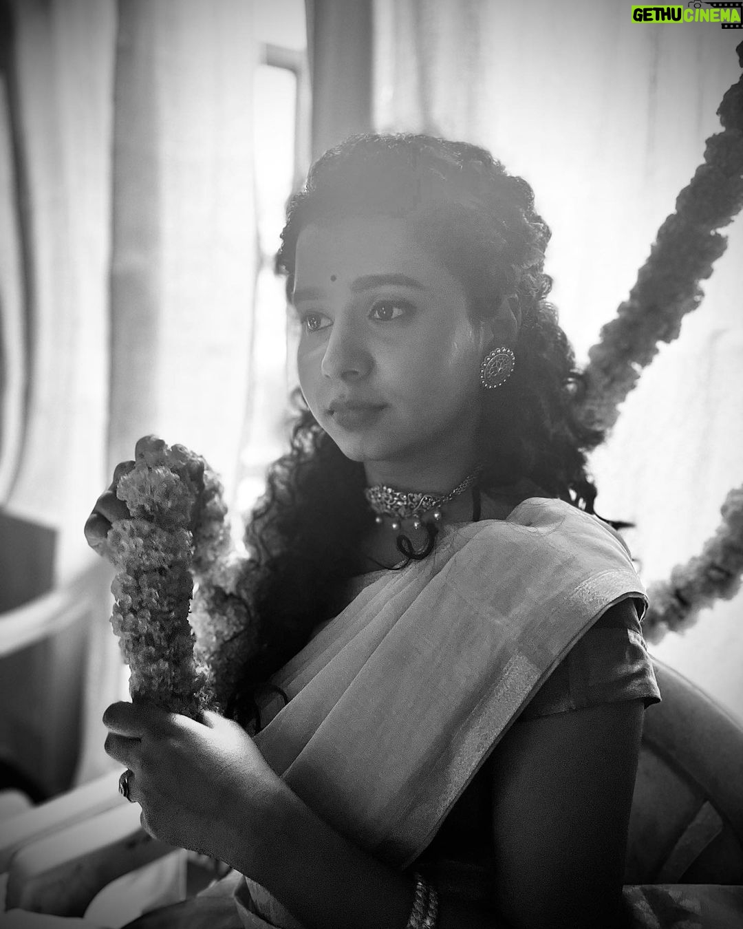 Prathana Nathan Instagram - 🖤🤍 Miththam