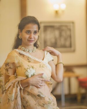 Prathana Nathan Instagram - 🍂🍂

Jewellery @bronzerbridaljewellery 
@ks_photographyofficial 📸