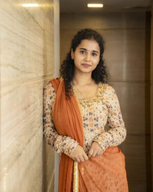 Prathana Nathan Instagram - Inframe : @prathananathan
Click : @lokesh_royal.offl
Pro : @onlynikil
.
.
#lovetoday #fame #dubbing #artist #potrait #modeling #candid #pose #photography #cinema #massive #hit #trending #debutante #femaleartist #lokeshphotography❤️
