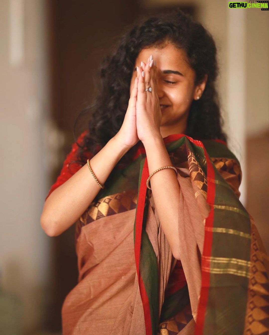 Prathana Nathan Instagram - Saree : @miyaazh 🌺 Miyaazh Hair: @vyshalisundaram_hairstylist Pc: @k.b_aravind #miyaazh #karaikudi #kanchicotton #cotton #saree #sareelove #sarees #sareelovers #silksaree #cotton #silksarees #onlineshopping #handloomsarees #fashion #sareefashion #sareeblouse #handloom #cottonsarees #karaikudi #chettinadcotton #sareecollection #sareedraping #handloomsaree #sareeonline #sareelover #sareestyle