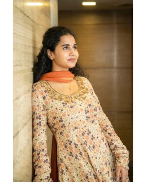 Prathana Nathan Instagram - Inframe : @prathananathan
Click : @lokesh_royal.offl
Pro : @onlynikil
.
.
#lovetoday #fame #dubbing #artist #potrait #modeling #candid #pose #photography #cinema #massive #hit #trending #debutante #femaleartist #lokeshphotography❤️