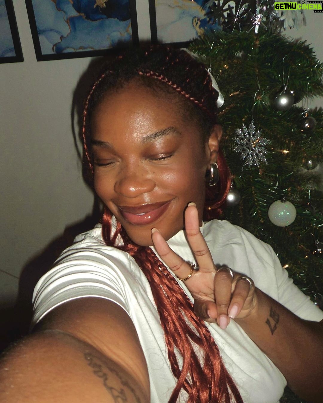 Precious Mustapha Instagram - merry chrimbo bbys 💘🎄🍷