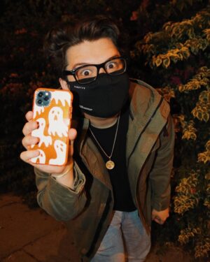 Preston Garcia Instagram - YOOO @casetify CAME IN CLUTCH WITH THIS CASE!!! Thank youuuuu🧡
:
If you’re reading this comment your favorite Halloween movie 👻