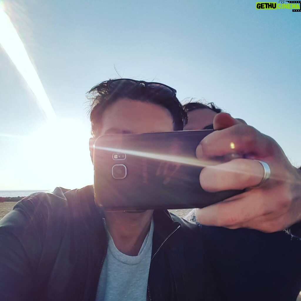 Primo Reggiani Instagram - Un bel selfie al mare con il mio amico che non ha bisogno di presentazioni... #lillo @lillopetrolo #selfiesbagliato