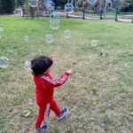 Primo Reggiani Instagram - “Dai facciamo le bolle di sapone!!” 3…….2……..1……..”ciao papà” E tu rimani da solo a fare bolle di sapone e facce assurde 🤣🤣❤️