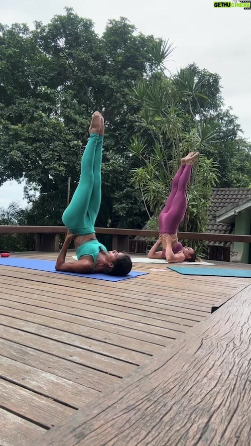 Priscila Buiar Instagram - Live de pratica de Yoga com @nandatuche ✨