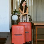 Priscila Buiar Instagram - Hoje, eu vim compartilhar com vocês uma novidade. Eu estou apaixonada por cada detalhe das malas de viagem Magnum Eco da @samsonitebrasil 🧡✨ Sustentáveis, espaçosas e super modernas, elas são perfeitas para qualquer aventura. Além do tom elegante, um dos pontos chaves que eu mais amei foi o fato do seu fechamento ser sem zíper, mas ainda sim contar com um toque extra de segurança com o sistema Antifurto, contemplado pelo cadeado TSA com 3 travas. E para quem preza, assim como eu, por funcionalidade e qualidade, a Magnum Eco é leve, macia e com rodas duplas 360º que proporcionarão ainda mais facilidade e conforto durante cada jornada. Já estou pronta para explorar o mundo com as minhas Samsonite! E você? 🌍✈️ #Samsonite #SamsoniteBrasil #MagnumEco #Publi Rio De Janeiro, Brazil