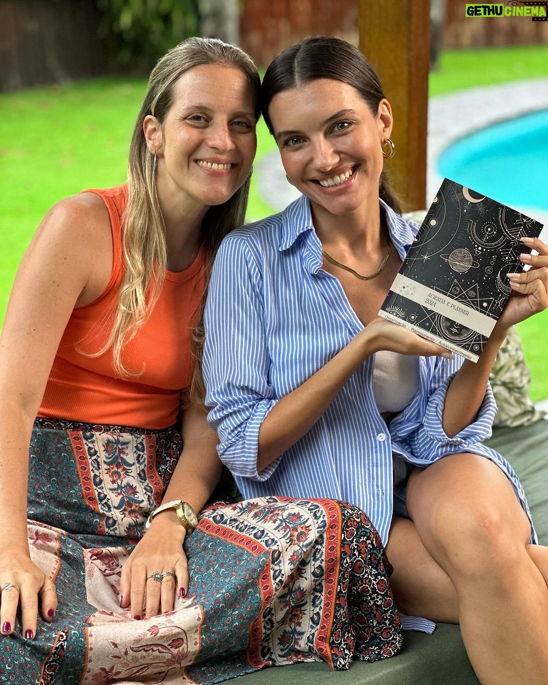 Priscila Buiar Instagram - Acabei de subir o conteúdo mais importante e o que me inspirou a criar o Selfcare. Nesse quadro dos bate-papos, eu converso com a psicanalista e terapeuta integrativa @janainapotenza e falamos de uma forma bem leve e de fácil compreensão sobre a importância de fazer terapia e ter um acompanhamento profissional para cuidar da saúde mental. Espero que vcs gostem e aguardo sugestões dos próximos temas 💓 I’ve just uploaded the most important content that inspired me to create Selfcare. In this chat series, I talk with psychoanalyst and integrative therapist @janainapotenza, discussing in a light and easily understandable way the importance of therapy and professional support for mental health. I hope you all enjoy it, and I look forward to suggestions for future topics! 💓