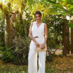 Priscila Buiar Instagram - Uma clássica alfaiataria no tom off white, detalhe delicado nos botões de madrepérola, conforto na modelagem da calça com o cós de elástico que se adapta a cintura. A união moderninha e clássica, sem esquecer o conforto necessário do dia a dia. Diria que é meu look favorito da nossa collab com @atrixo_oficial . Gostaram? Rio De Janeiro, Brazil