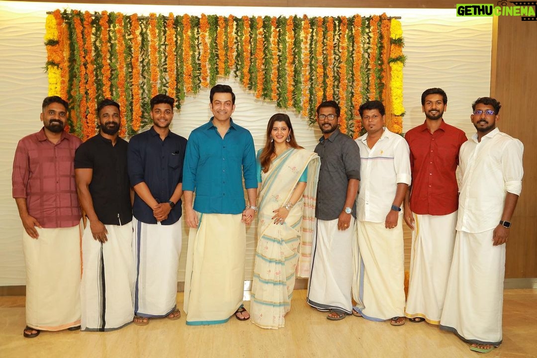 Prithviraj Sukumaran Instagram - They say it takes an army! And it truly does take one! Onam lunch with all those who help us on a daily basis.#extendedfamily#Onam2023#missingdaddyasways