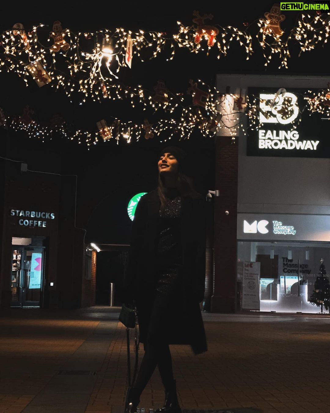 Priya Varrier Instagram - 🌌 PS(even though there is no script): The wine was a gift for someone else.
