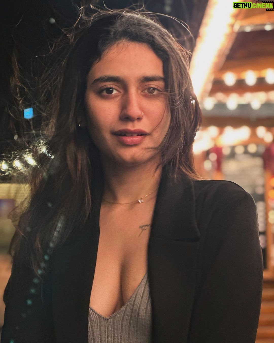Priya Varrier Instagram - 🤎🪐