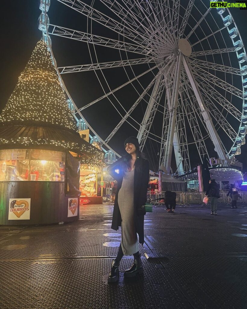 Priya Varrier Instagram - ☎🧨🎡 Winter Wonderland