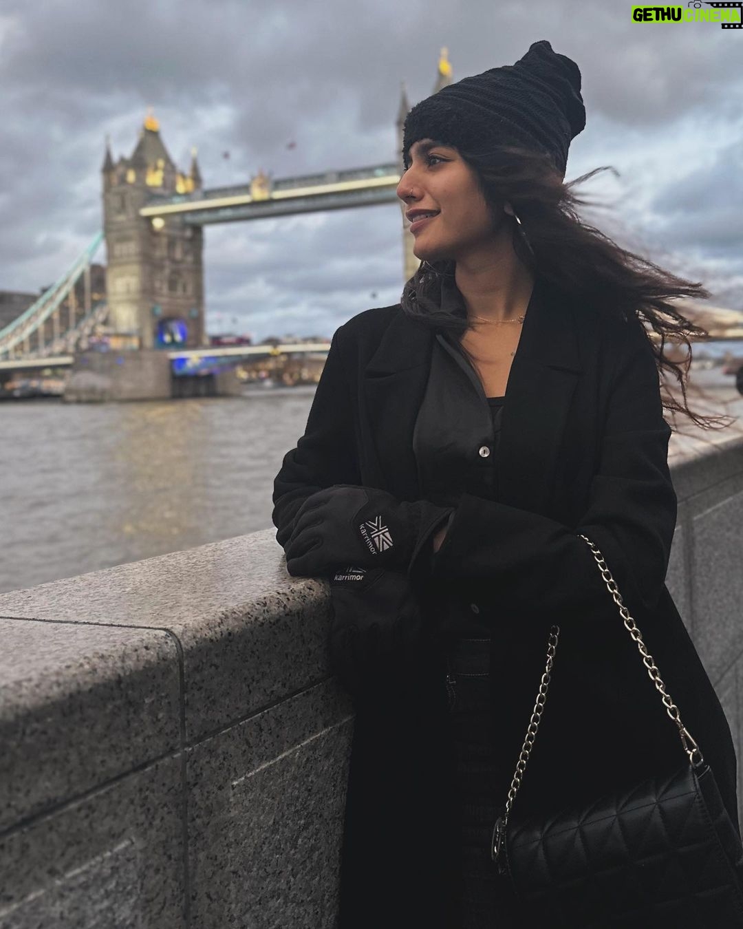 Priya Varrier Instagram - 🖤🌉