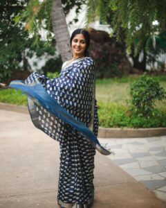 Priya Venkat Instagram - 💙 #spiritualgrowth #love #priyavenkat