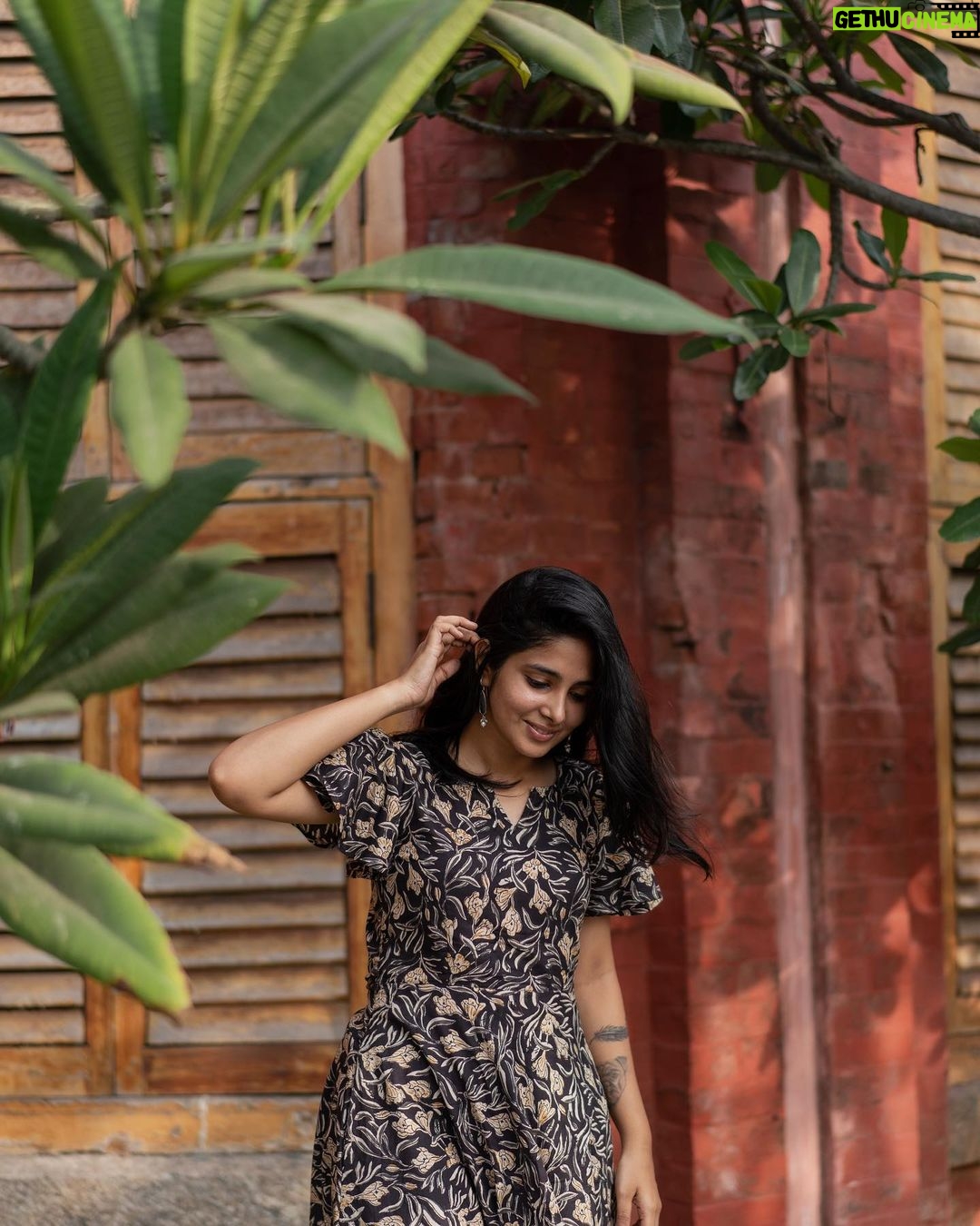 Priya Venkat Instagram - Next post tomorrow 😉 For @athiradesigns Captured by @harini_sarathy