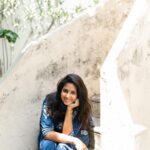 Priya Venkat Instagram – Can’t get over with these photos.
shot by @harini_sarathy for @athiradesigns 🧿💜

#photoshoot #outfit #traditional #love #spirituality #priyavenkat
