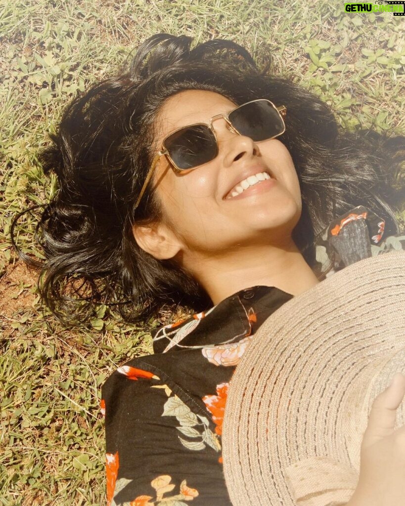 Priya Venkat Instagram - 🌞 #love #beach #spirituality