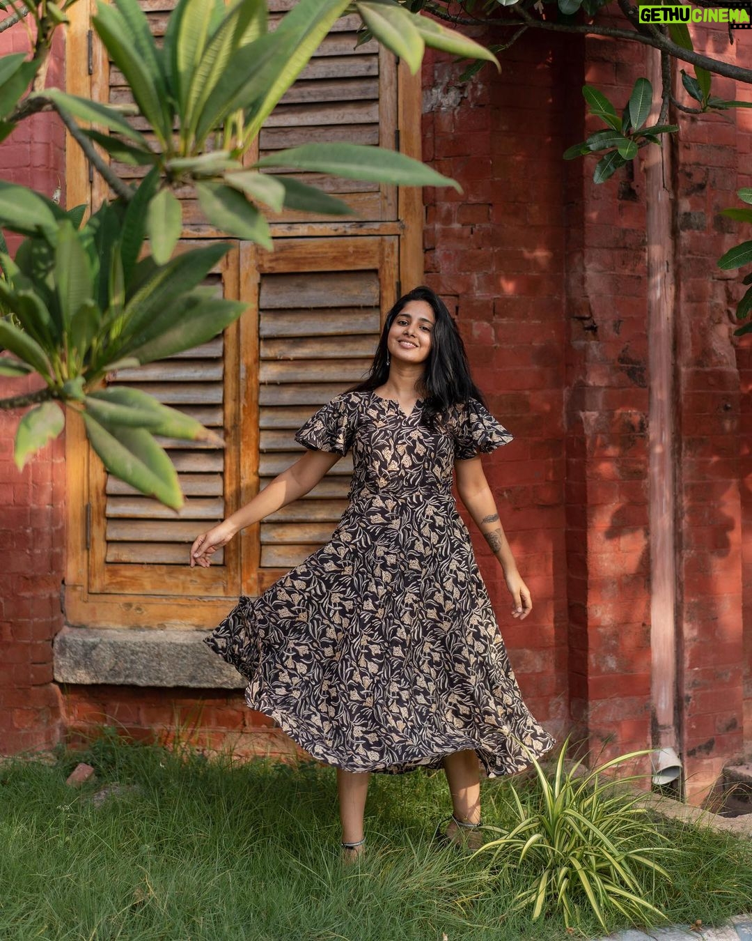 Priya Venkat Instagram - Next post tomorrow 😉 For @athiradesigns Captured by @harini_sarathy