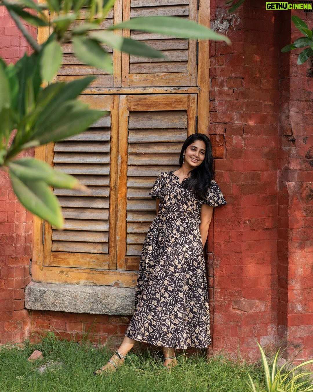 Priya Venkat Instagram - Next post tomorrow 😉 For @athiradesigns Captured by @harini_sarathy