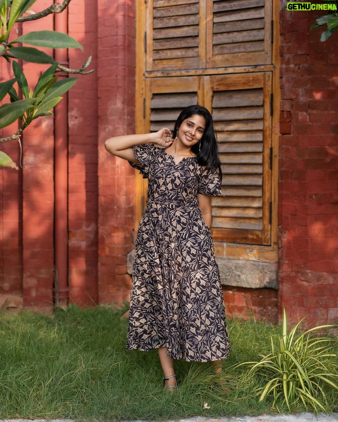 Priya Venkat Instagram - Next post tomorrow 😉 For @athiradesigns Captured by @harini_sarathy