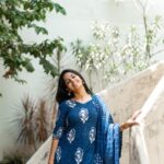 Priya Venkat Instagram – Can’t get over with these photos.
shot by @harini_sarathy for @athiradesigns 🧿💜

#photoshoot #outfit #traditional #love #spirituality #priyavenkat