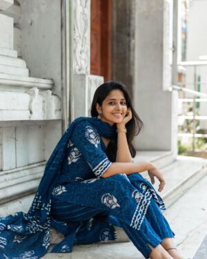 Priya Venkat Instagram - The universe will make it happen.. 🪐 
For @athiradesigns 
Captured by @harini_sarathy 

#love #spirituality #photoshoot #priyavenkat #universe
