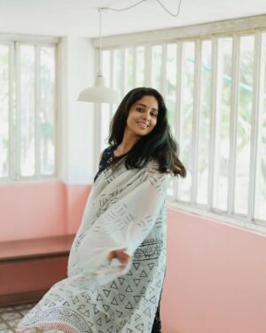 Priya Venkat Instagram - 🖤
Shoot For @athiradesigns 
Captured by @harini_sarathy 

#priyavenkat #photoshoot #trending #kollywood #tollywood #mollywood #bollywood #cinema #modeling #traditional #spirituality #love