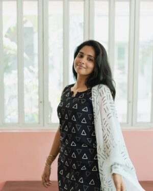 Priya Venkat Instagram - 🖤
Shoot For @athiradesigns 
Captured by @harini_sarathy 

#priyavenkat #photoshoot #trending #kollywood #tollywood #mollywood #bollywood #cinema #modeling #traditional #spirituality #love
