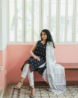 Priya Venkat Instagram - 🖤
Shoot For @athiradesigns 
Captured by @harini_sarathy 

#priyavenkat #photoshoot #trending #kollywood #tollywood #mollywood #bollywood #cinema #modeling #traditional #spirituality #love