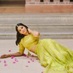 Priya Venkat Instagram - 💚🍀 #photoshoot #spirituality #love
