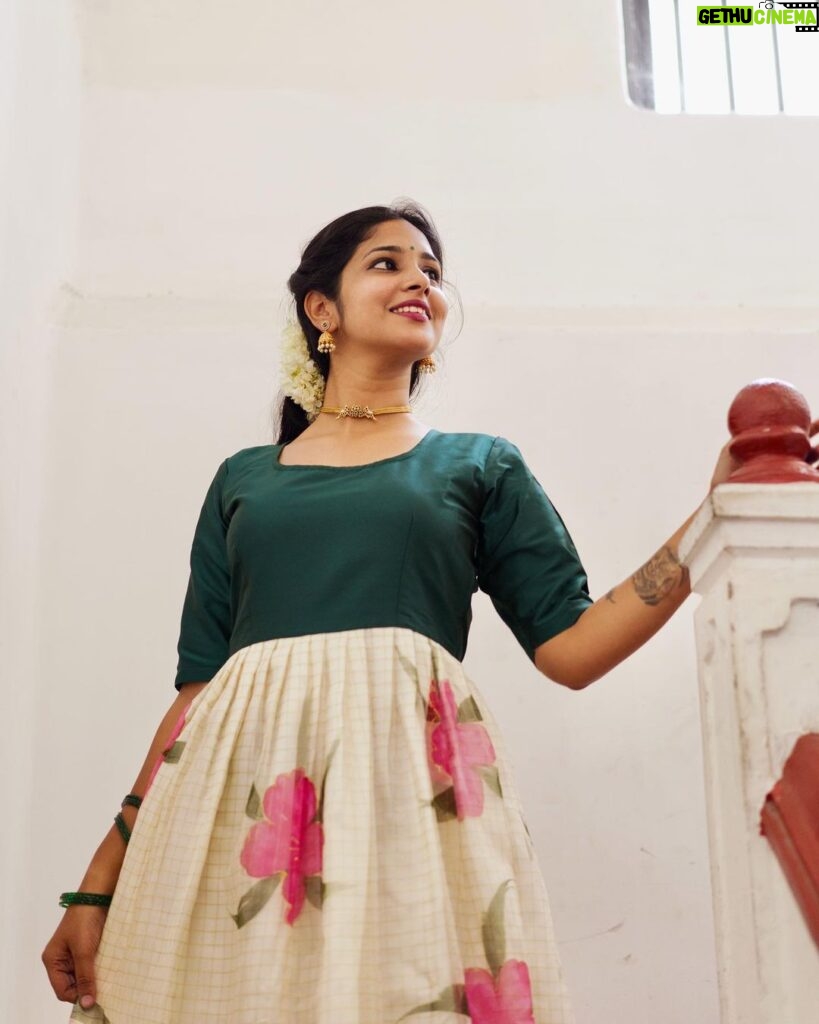 Priya Venkat Instagram - Outfit by @athiradesigns 💜 Captured @harini_sarathy 💜 #love #spirituality