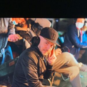 Pyotr Buslov Instagram - Всем подписчикам привет!✊🎥Как новым Слепаковским и Деревянковским, также и моим родным..🎥🖤 Нас уже целых 44 тысячи!! Ура!)) Скоро здесь будет больше бэкстэйджей со съёмочных площадок моих фильмов . Напишите,с какого фильма начнём?! Всем добра✊ #съемки #съемкифильма #хабенский #ксенияраппопорт #павелдеревянко #аннакотова #максимлагашкин #слепаков #петрбуслов #бумер #режиссер #девяностые #action #motor #director #тнтпремьер #тнт #камедиклаб #тнтсериал #фильмы #cinema #снимаюКино #профессияРежиссер  #всемдобра🙏