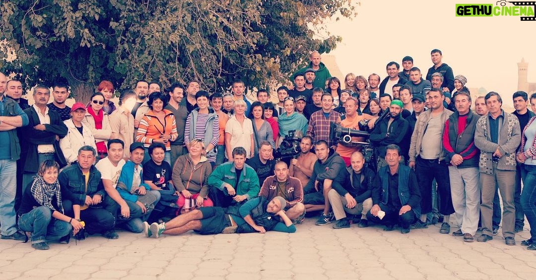Pyotr Buslov Instagram - Поздравляю всех Кинематографистов с Днём Российского Кино!! 🎥🎥🎥Ярких творческих решений всем кинодепартаментам!!! Актёрам, найти, дождаться и сыграть настоящих героев! Зрителям, - желаю хороших фильмов!📽🎞🎞🎞🎞🎞Они есть и будут!!!🎥⭐️⭐️⭐️⭐️⭐️ На фото, только часть съемочной группы фильма «Высоцкий. Спасибо, что живой.» ( экспедиция в Узбекистан) Всем добра✊📽🌞❤️