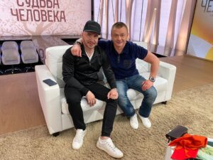 Pyotr Buslov Instagram - Пришёл поддержать друга @vladimirsychev ✊🎥⭐️Спасибо Борису, @b.korchevnikov за добрые слова!👍🌞