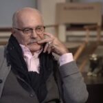 Pyotr Buslov Instagram - Завтра радостное событие - долгожданная премьера нашего сериала «Домашний Арест» на ТНТ.🎥⭐️КИНОсериала, на который мы потратили несколько лет жизни. Семён @slepakovsemyon спасибо что позвал режиссировать это действо!!🎥🎥🎥 Съёмочной группе ГрандРеспект✊🎬🎞Актерам, моим любимым Актерам, поклон и ❤️Если кто-то из Вас ещё не видел,то советую посмотреть!!! #антиглянец😎✊