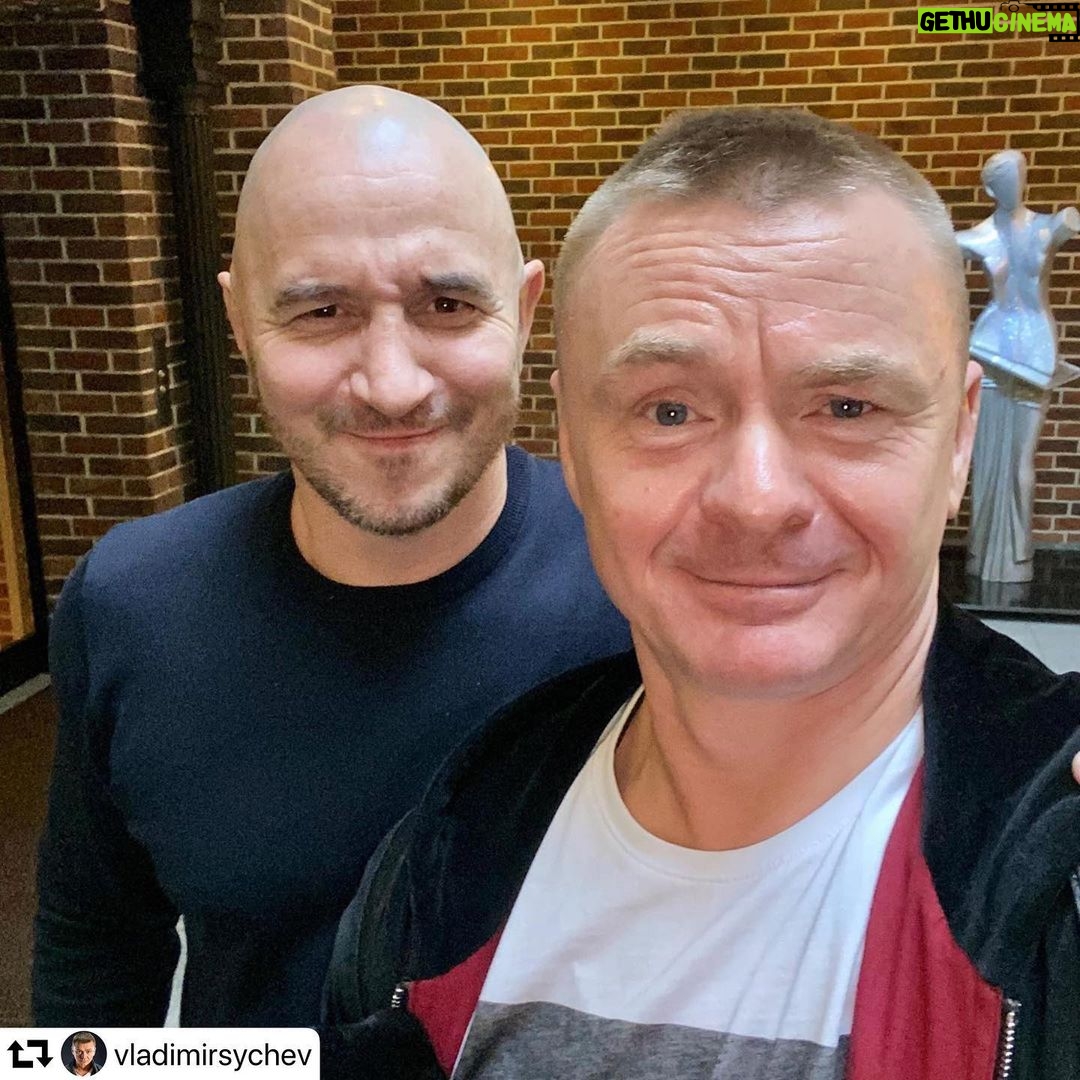 Pyotr Buslov Instagram - Начали озвучку БУМЕРанга🎥🤣На фото с моим другом Володей Сычёвым @vladimirsychev Скоро в КИНО!!!🖤