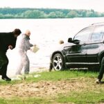 Pyotr Buslov Instagram - Итак, в продолжение темы второго Бумера🎥⭐️На фото 01.06.2005. Рыбинск. Мало кто знает, 🧐что сцена «Купание Бумера» была сокращена из сценария первого, и перешла потом в Бумер.Фильм второй!!! И стала сном Кота, которая и возвращает ему память в деревне у деда Ильи🎞😎 #бумер #е38 #bimmer #бумерфильмвторой #е53 #петрбуслов #съемкифильма #cinema #донрежиссер #яимойбумер #мойбумер #режиссербумера #беха #бумермчится #всемдобра