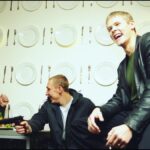 Pyotr Buslov Instagram - Всем пламенный кинематографический привет✊🎥🔥По многочисленным пожеланиям и просьбам, -фотки с Бумера!!! backstage “Тарелка”. В таком ключе вы эту сцену ещё не видели))!! А Володю Сычева @vladimirsychev с наступившим Днём Рождения!!! Хорошего настроения Брат, крепкости духа, здоровья, семейного благополучия и Новых Крутых работ, в не менее крутых Фильмах!!!✊🎥⭐️🎬🎞🌞🇷🇺🖤