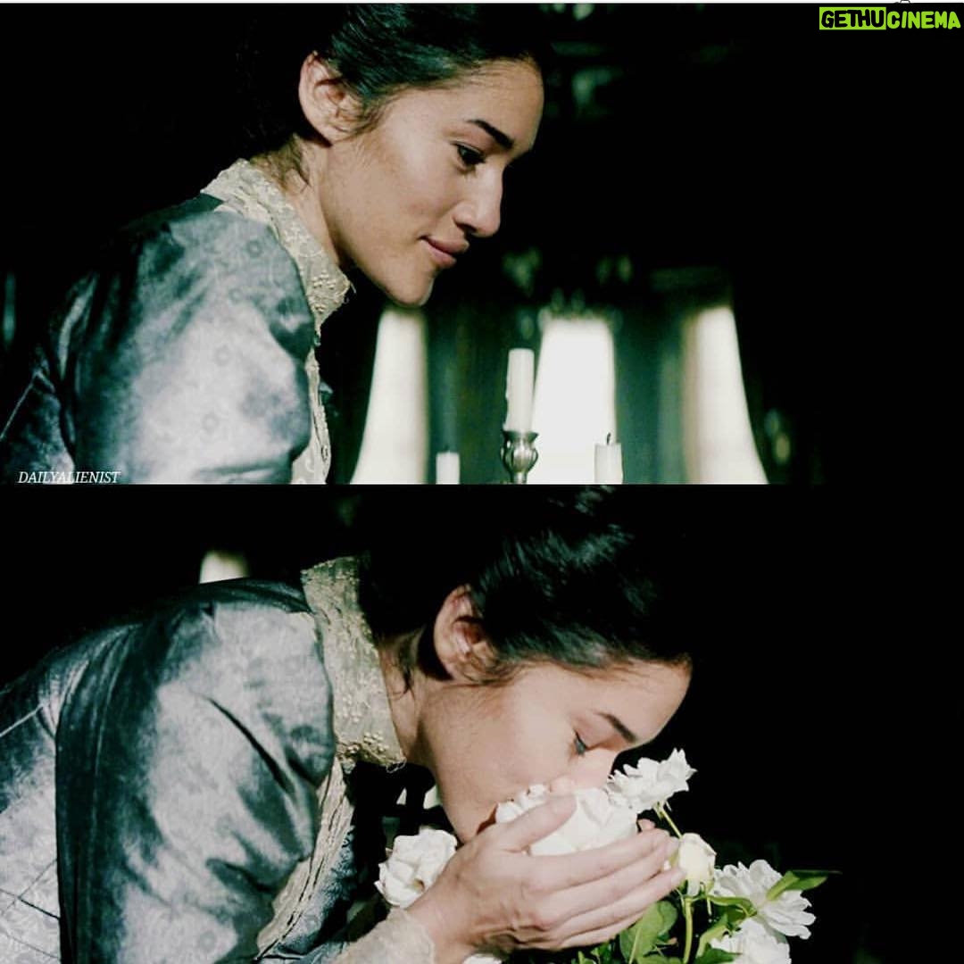 Q'orianka Kilcher Instagram - Love my Alienist family!!! So very thankful and blessed. Mary Palmer experiencing true love for the first time🙌🏼♥️ @tntdrama @thealienisttnt @paramounttv #tnt #thealienist #marypalmer #lazlokreizler #love #flowers #budapest #alwaysinmyheart ✨