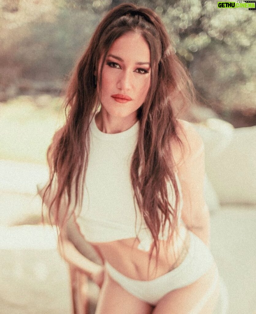 Q'orianka Kilcher Instagram - You are a luminous conscious stardust being forged in the crucible of cosmic fire! 🔥— ✨🦋✨🦋 Wishing everyone the Best New Year! 🤍🤍🤍 📸 by @joshuashultz