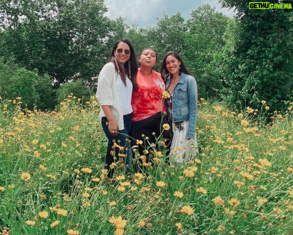 Q'orianka Kilcher Instagram - Friends who are family that make us happy and smile are the charming gardeners who make our souls blossom. Love you both to the moon and back!!! @crystalechohawk @wicanhpi_oyate_wastedaka 🤍🦄💕 Oklahoma