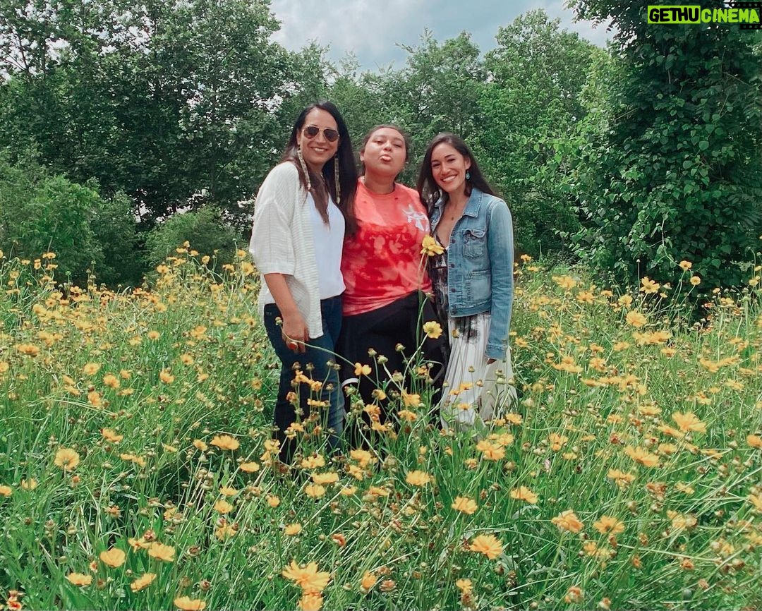 Q'orianka Kilcher Instagram - Friends who are family that make us happy and smile are the charming gardeners who make our souls blossom. Love you both to the moon and back!!! @crystalechohawk @wicanhpi_oyate_wastedaka π€π¦π Oklahoma